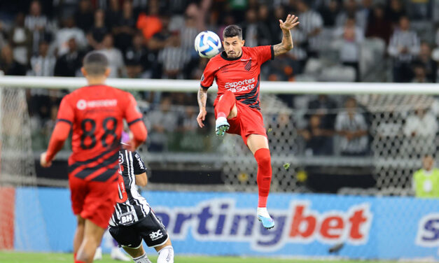 Próximo adversário do Grêmio, Athletico-PR perde a invencibilidade na Libertadores contra o Atlético-MG