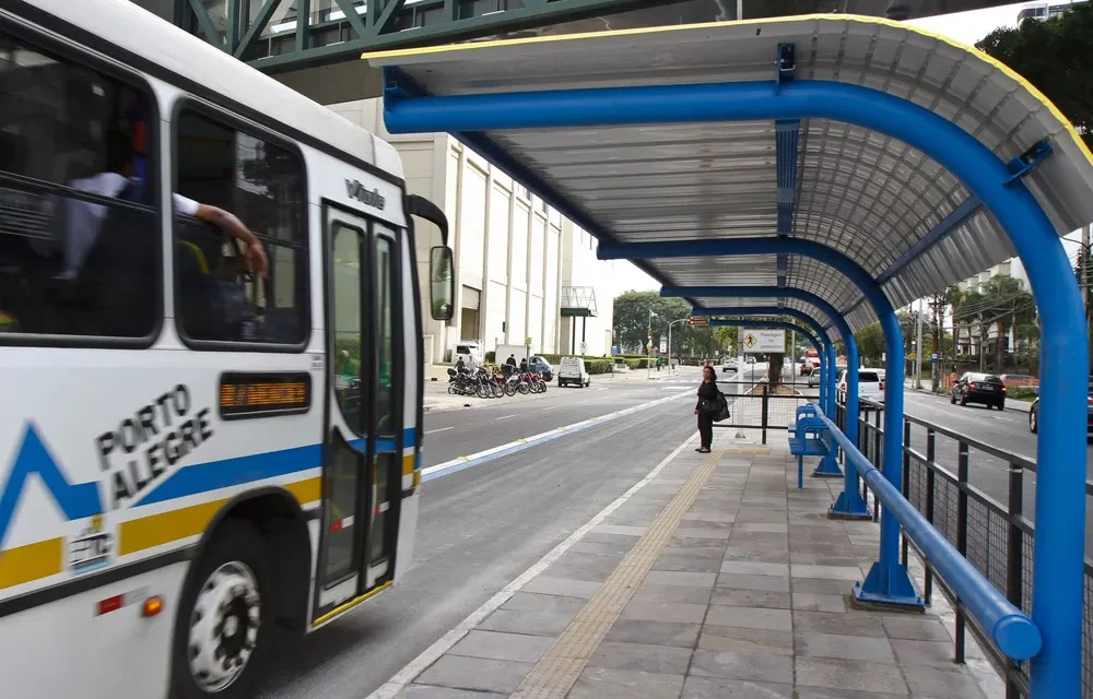 Mais três linhas de ônibus poderão circular sem cobradores a partir deste sábado