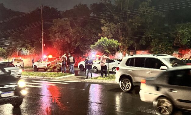 Atentado termina em perseguição, criminosos mortos e policial ferido na Zona Sul da Capital