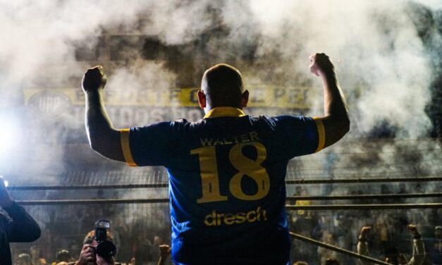Walter é recepcionado com festa da torcida do Pelotas na Boca do Lobo