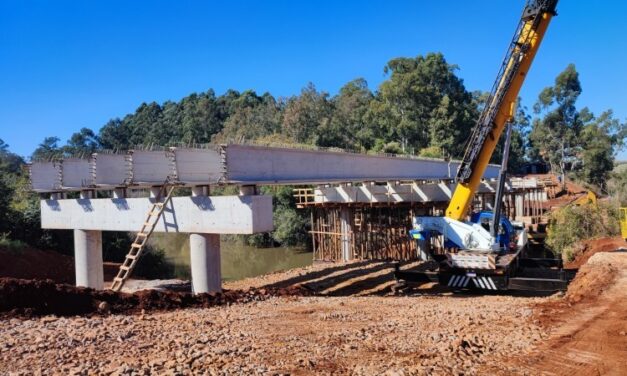 Obra da ponte sobre o Rio Turvo, entre Braga e Campo Novo, está em fase de colocação de vigas estruturais