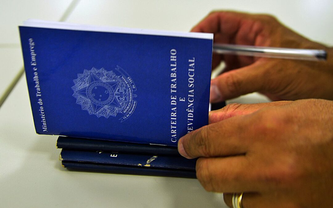 Desemprego no Brasil recua para 8% no segundo trimestre