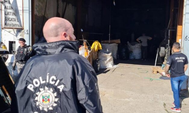 Dois ferros-velhos sem alvará são autuados em Porto Alegre