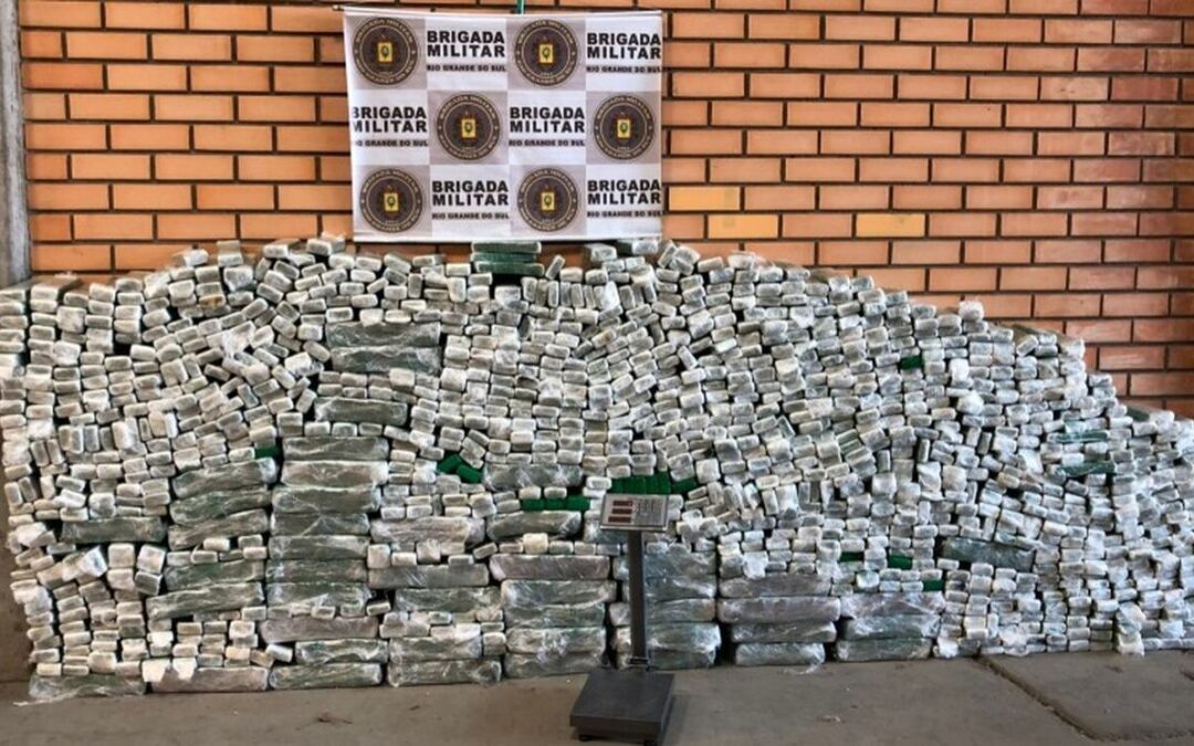 Brigada Militar apreende 858 quilos de maconha na zona norte de Porto Alegre