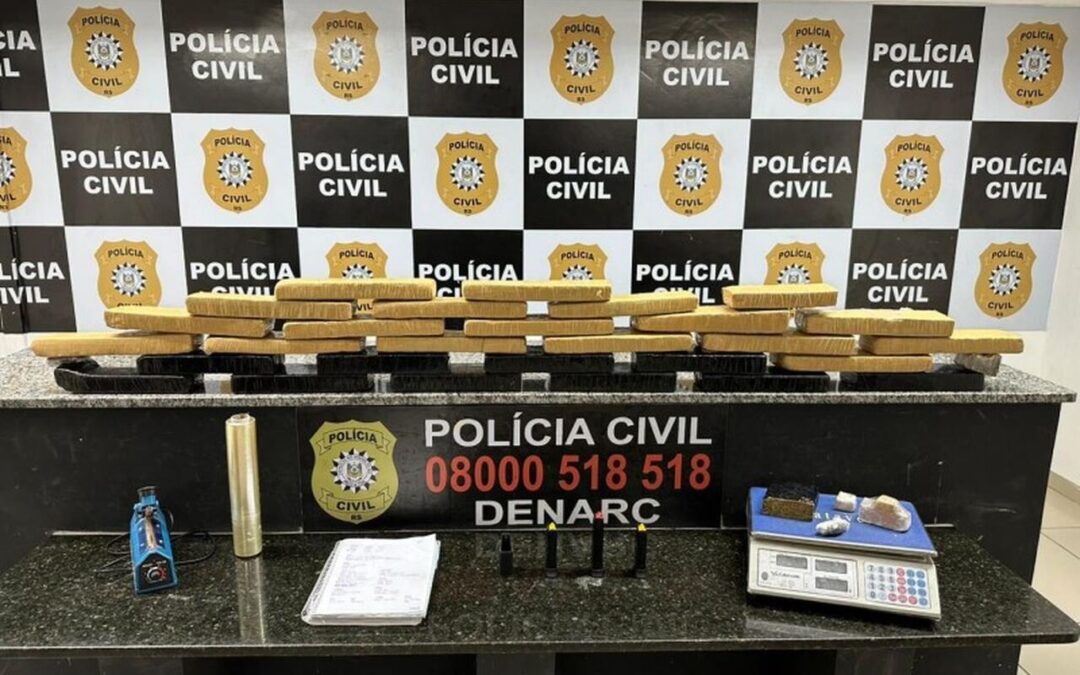 Homem é preso por tráfico de drogas na Lomba do Pinheiro, zona leste da Capital