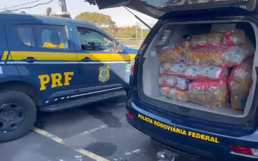 Polícia Rodoviária Federal arrecada mais de meia tonelada de alimentos para moradores de Esteio