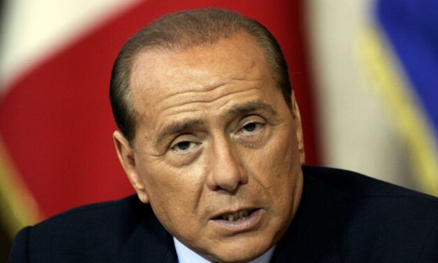 Morre Silvio Berlusconi, ex-primeiro-ministro italiano, aos 86 anos