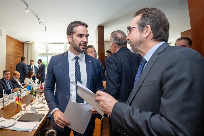 Eduardo Leite entrega carta com posicionamento do Estado sobre Reforma Tributária