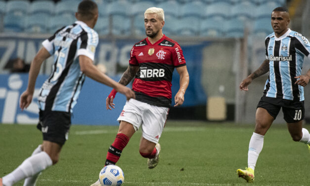 Com retrospecto equilibrado, Grêmio e Flamengo se enfrentam neste domingo