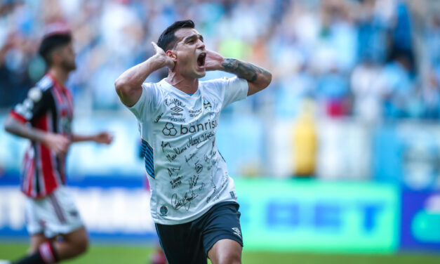 Grêmio vence São Paulo de virada e ingressa no G-4 do Brasileirão