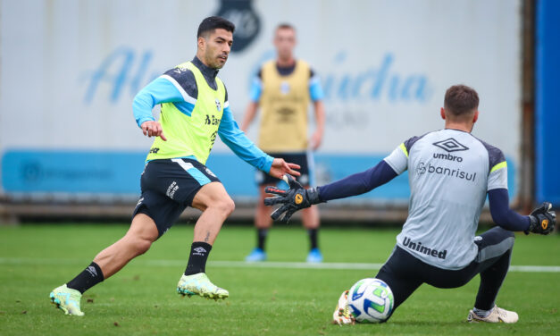 Em meio a rumores de saída, Suárez treina normalmente nesta quarta-feira