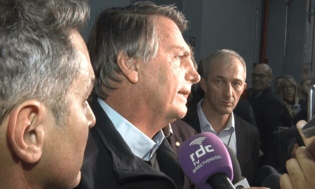 Com três votos a um pela inegibilidade, TSE suspende julgamento de Bolsonaro