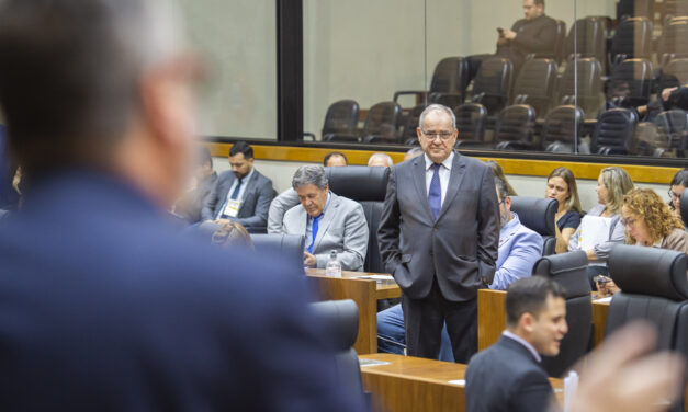 Líderes do governo e da oposição batem boca na Câmara de Porto Alegre