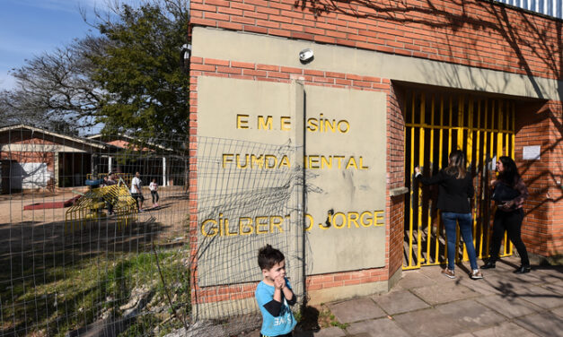Projeto que obriga escolas a manter portões fechados durante as aulas é aprovado pela Cãmara