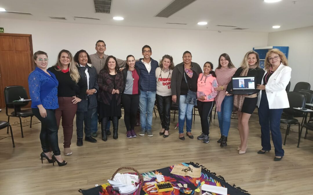 Primeira-dama de Gravataí divulga a Feira da Empregabilidade em encontro do grupo “Mulheres felizes prosperam”