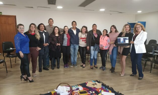 Primeira-dama de Gravataí divulga a Feira da Empregabilidade em encontro do grupo “Mulheres felizes prosperam”