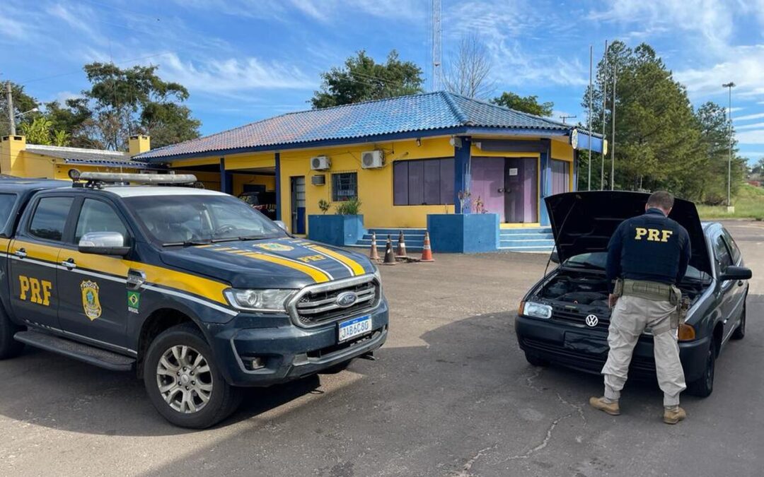 Caminhão-cegonha era usado para o transporte de carro furtado