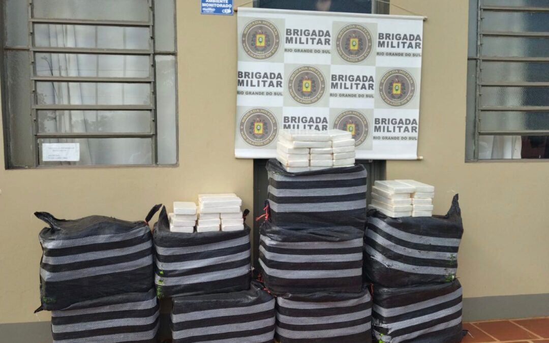 BM apreende 400 quilos de cocaína e prende três por tráfico internacional de drogas