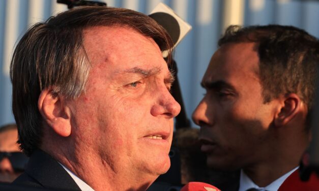 TSE retoma julgamento de Bolsonaro por abuso de poder nas eleições