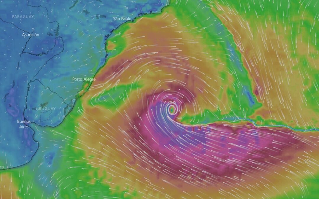 Ciclone extratropical se desloca em direção ao oceano, mas alerta de ventos fortes segue para o final de semana.