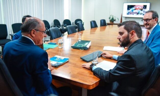 Situação do RS após o ciclone é tema de reunião entre Gabriel Souza e o presidente em exercício Geraldo Alckmin