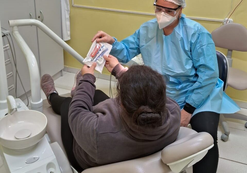Gravataí: unidades de saúde distribuem kits de saúde bucal para gestantes