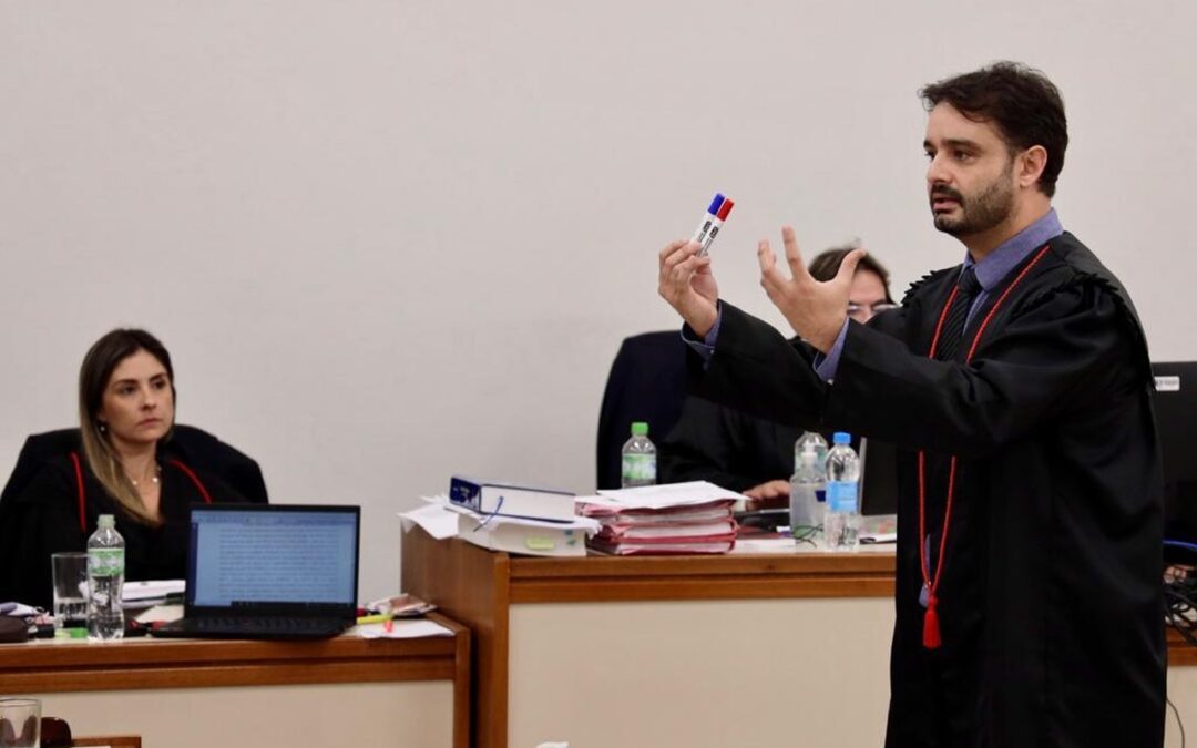 Mulher que matou e jogou filho recém-nascido no lixo é condenada a 27 anos de prisão