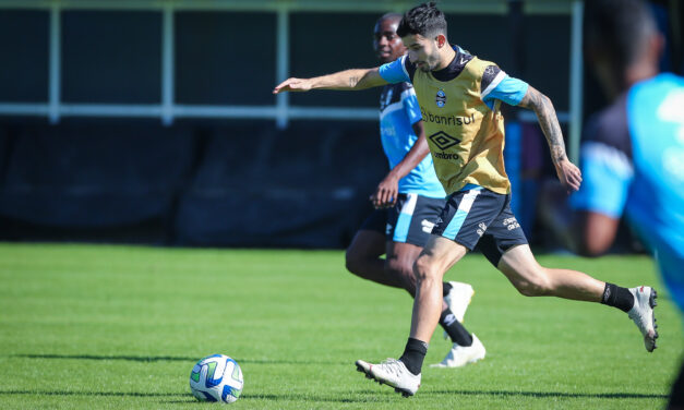 Grêmio treina com portões fechados com foco no jogo contra o Flamengo