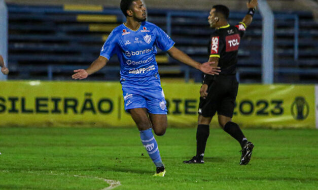 Kevyn marca primeiro gol como profissional: “sensação única”