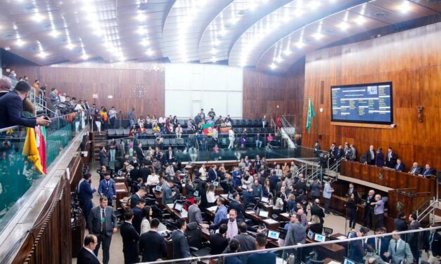 PEC dos Símbolos não é votada por falta de quórum