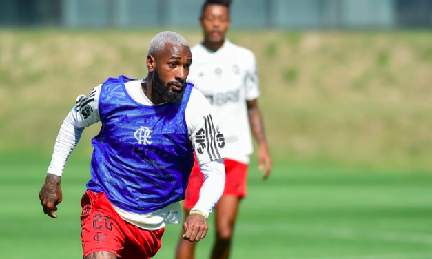 Flamengo terá desfalques para enfrentar o Grêmio; equipe desembarca em Porto Alegre nesta noite