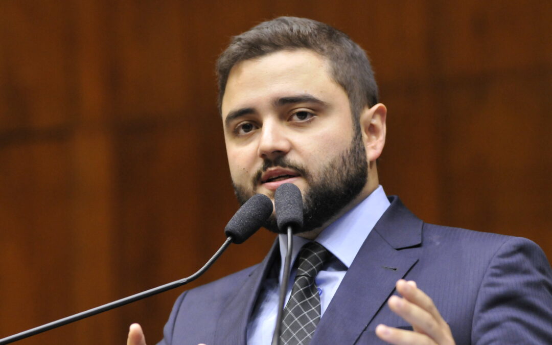 Gabriel Souza suspende as aulas de amanhã na rede pública estadual