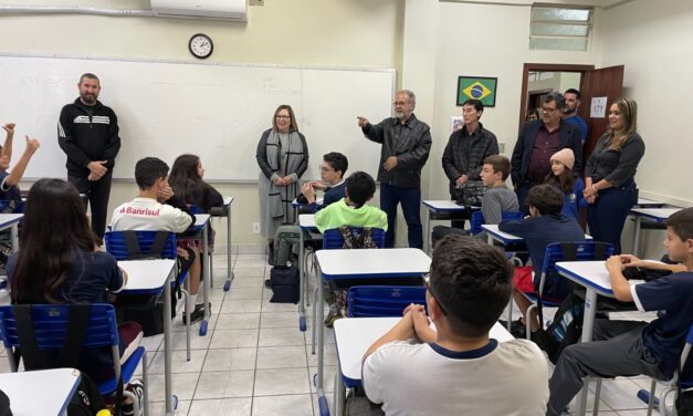 Deputado Gustavo Victorino critica fim das escolas cívico-militares e classifica decisão como vingativa