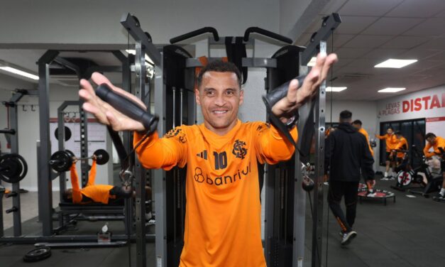 Sob chuva, Inter leva treino para a academia e equipe dá sequência à preparação para duelo com o Palmeiras