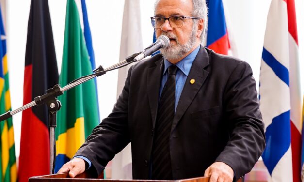 Proposta de Victorino põe fim a exclusividade de cardápio digital