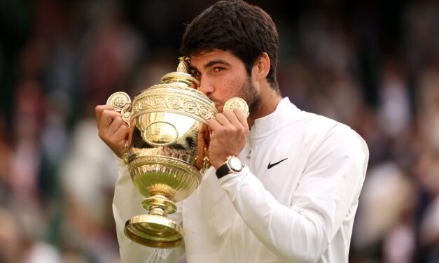 Carlos Alcaraz vence Djokovic e conquista Wimbledon aos 20 anos