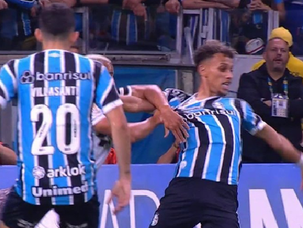 CBF divulga áudios de lance polêmico e concorda com a não marcação de pênalti em Bitello