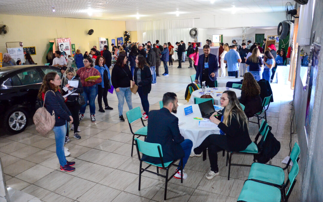 Feira da Empregabilidade reúne mais de mil pessoas em Gravataí