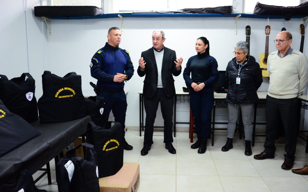 Prefeitura de Gravataí entrega 200 coletes balísticos para a Guarda Municipal