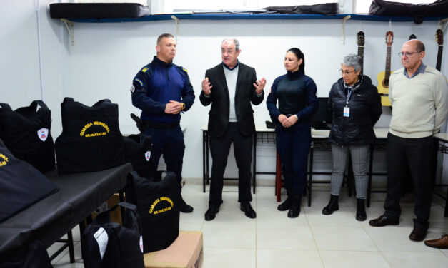 Prefeitura de Gravataí entrega 200 coletes balísticos para a Guarda Municipal