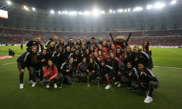 Gurias Coloradas celebram título do Brasileirão Sub-20 com volta olímpica no Beira-Rio