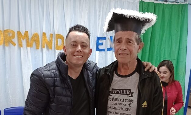 “Eu não vou morrer analfabeto”; idoso cumpre a promessa e conclui ensino fundamental