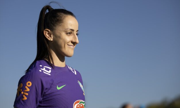 Meio-campista da Seleção Feminina, Luana projeta disputa com a França: “vamos entrar para ganhar”