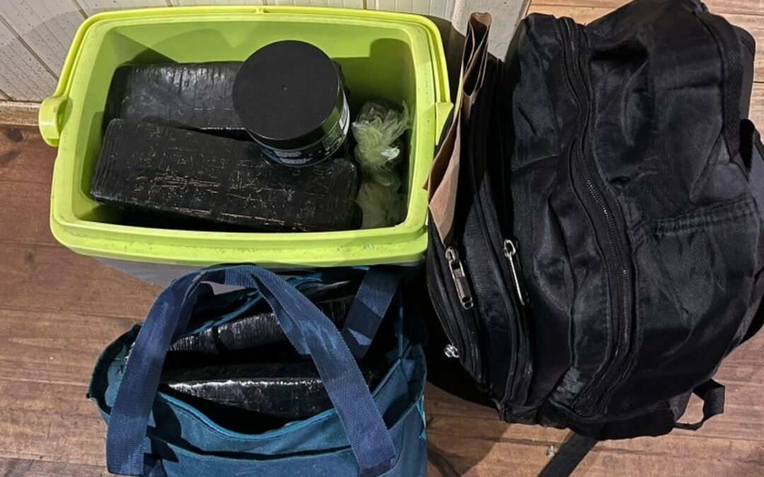 Operação Aldicarbe prende 12 suspeitos de integrar facção do tráfico no Litoral