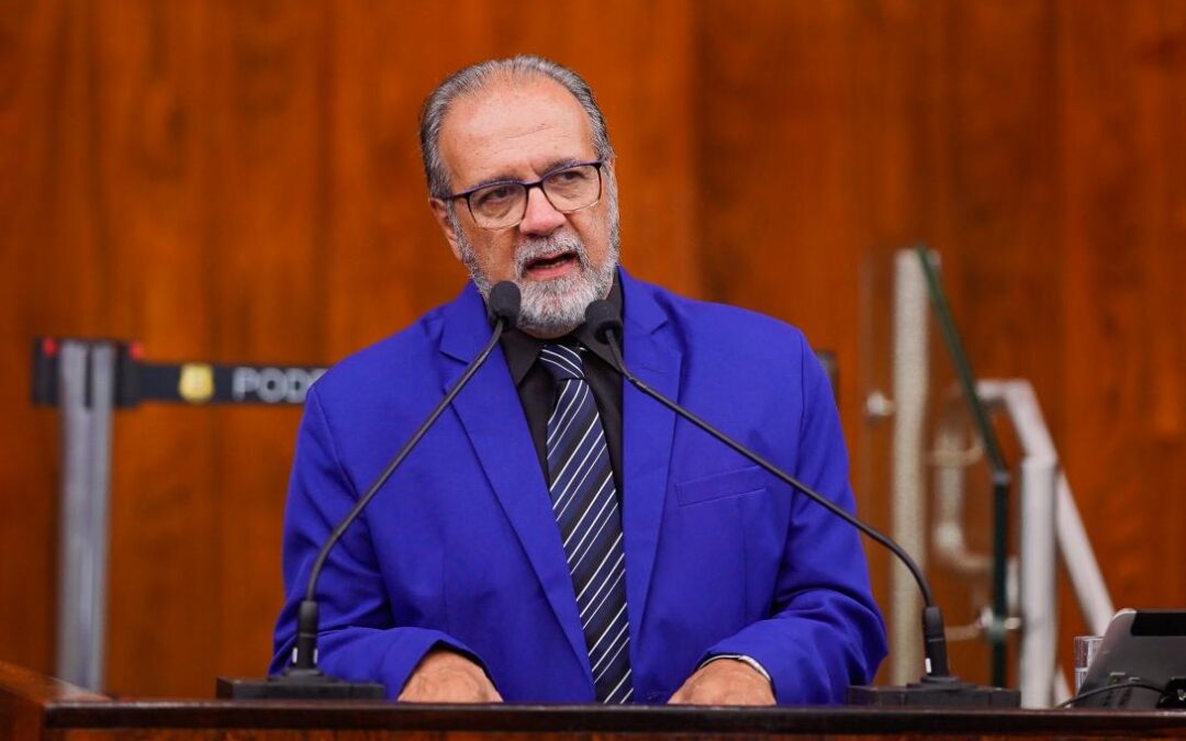 Proposta estabelece prazo para substituir implantes mamários