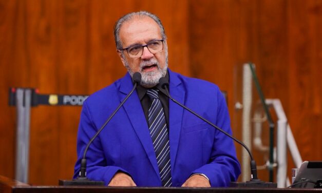 Proposta estabelece prazo para substituir implantes mamários