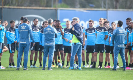 Em treino fechado, Renato Portaluppi encaminha equipe para enfrentar o Vasco