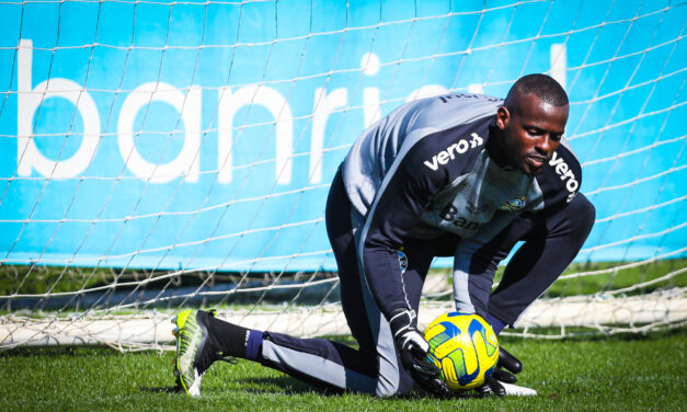 Com o foco 100% no Brasileirão, Caíque, Natã e Galdino se juntam ao plantel do Grêmio para encarar o Santos