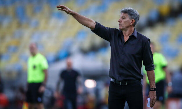 Apesar da eliminação, Renato Portaluppi elogia postura da equipe: ”jogamos de igual para igual”