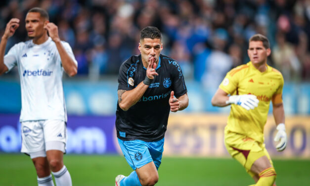 Suárez desencanta, Grêmio goleia o Cruzeiro e retorna ao G-4 do Campeonato Brasileiro